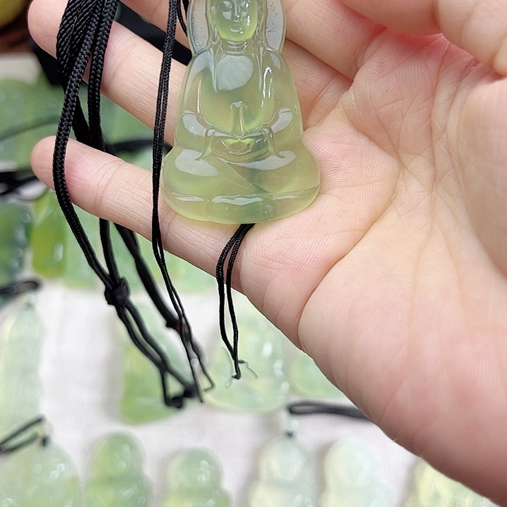 石***磊蛇纹石玉未镶嵌颈饰