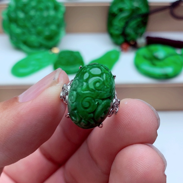 翡翠未镶嵌戒指戒指