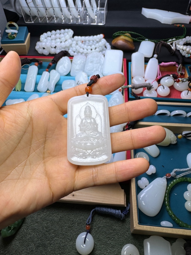 新疆和田玉白玉观音