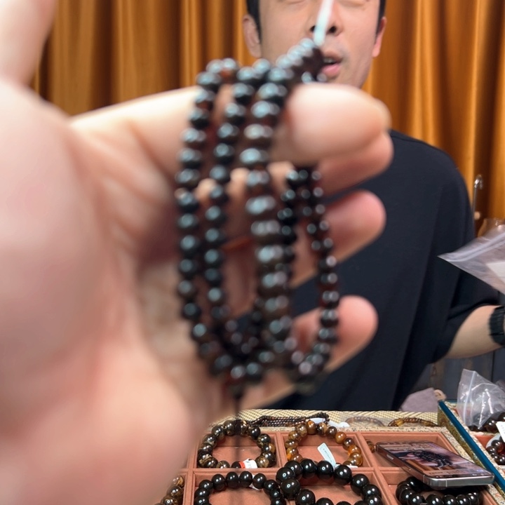 琥珀裸石未镶嵌自*人抚顺6-25