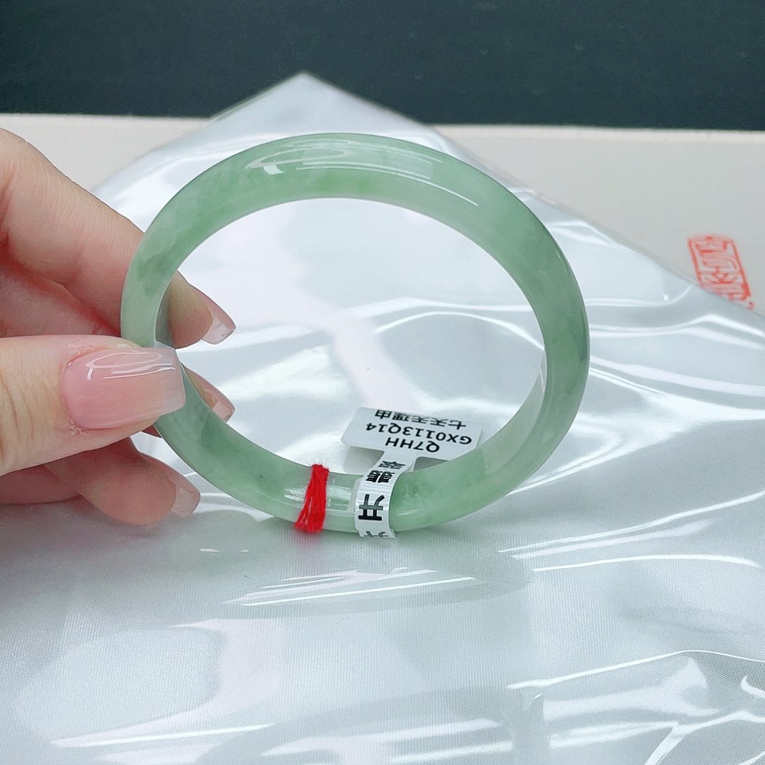 翡翠手镯未镶嵌正60.6
