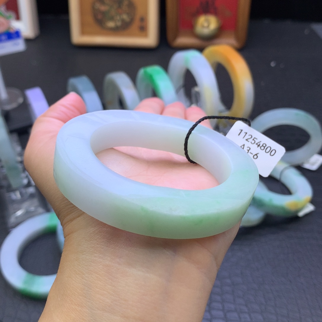 定制翡翠未镶嵌翡翠手镯