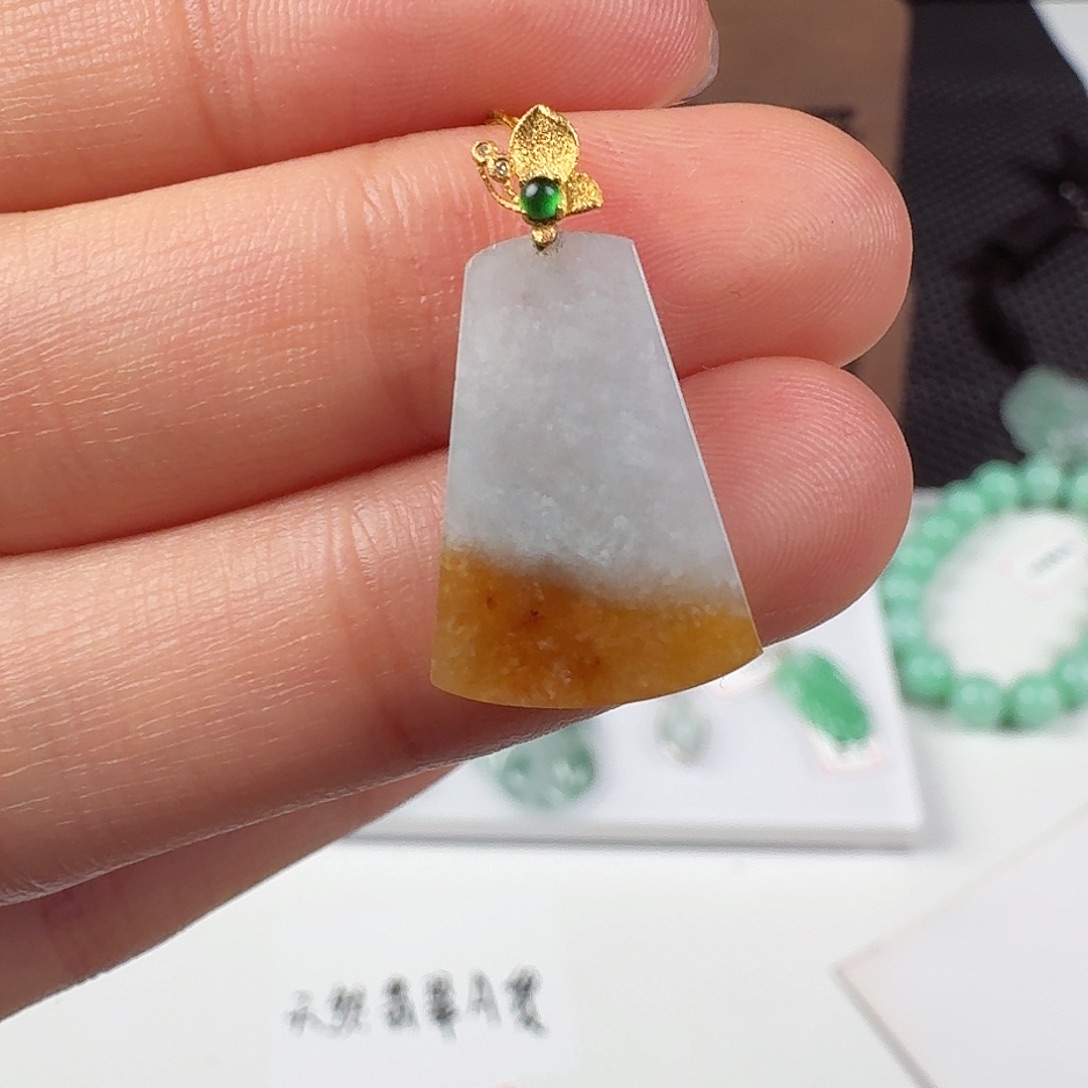 翡翠18K金镶嵌颈饰