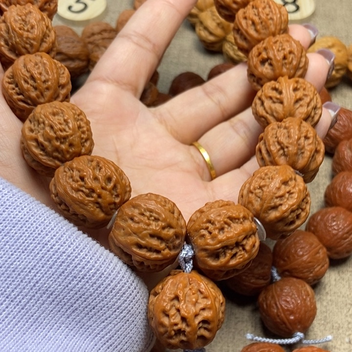 文玩核桃吊坠我****。珊瑚八棱