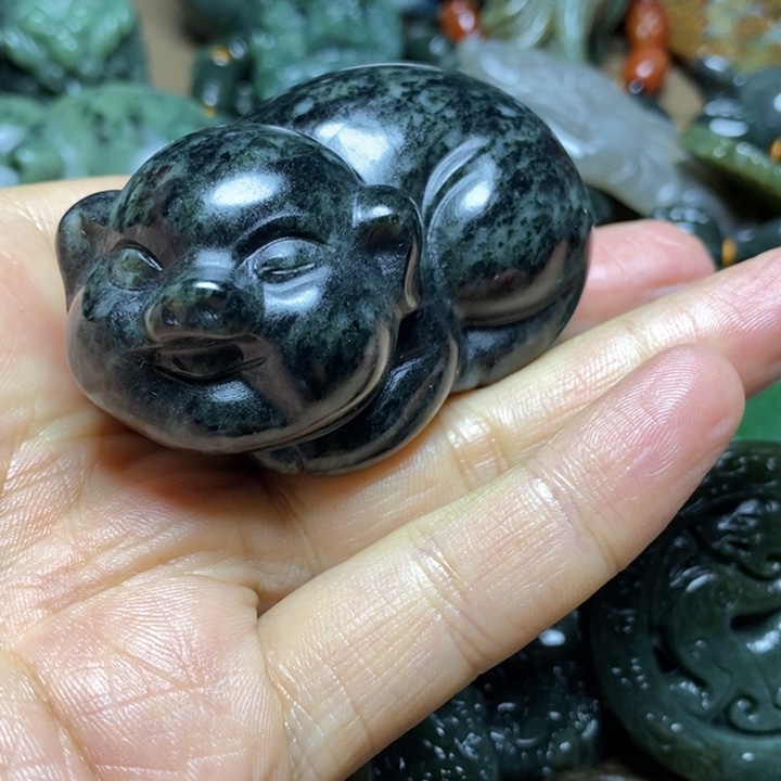 独山玉未镶嵌颈饰