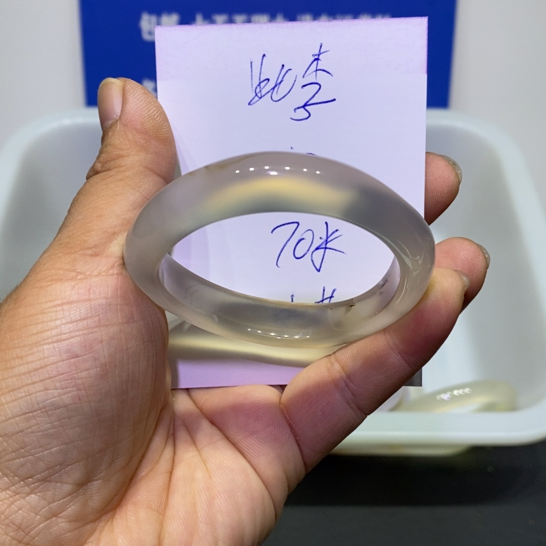 岂***李玛瑙/玉髓未镶嵌手镯