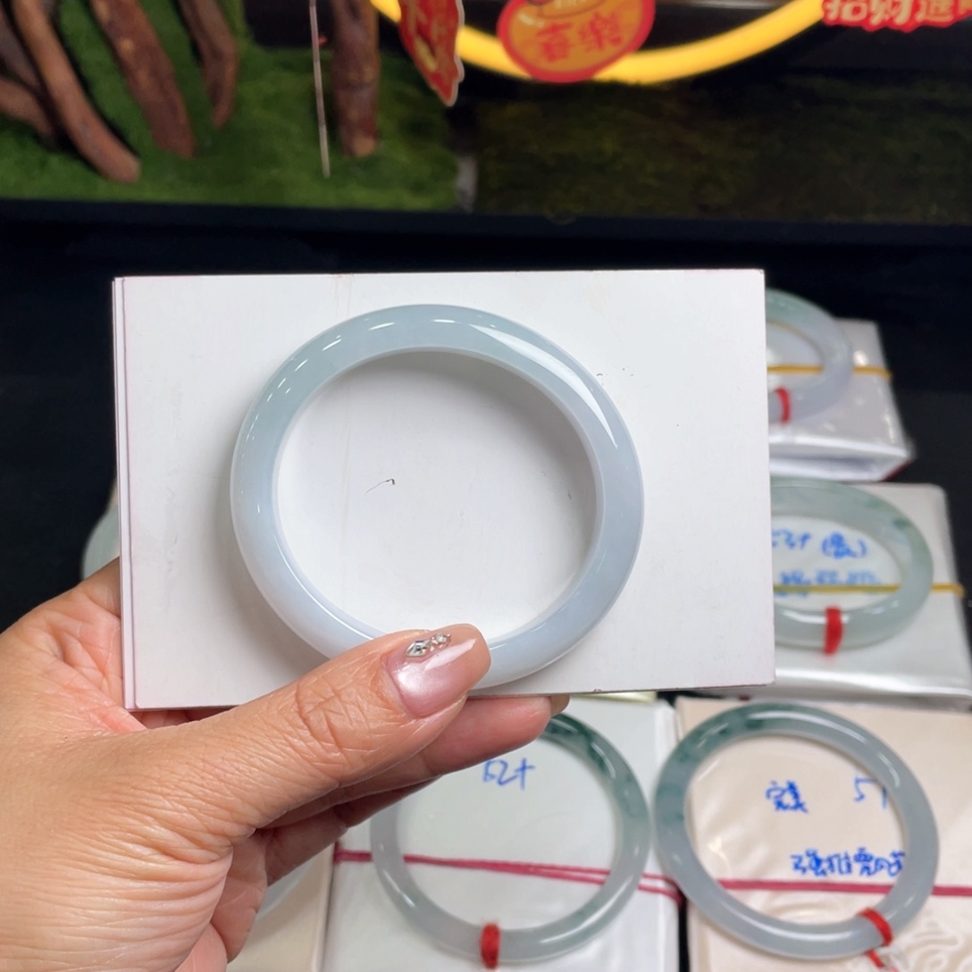 翡翠手镯未镶嵌缅甸翡翠手镯1