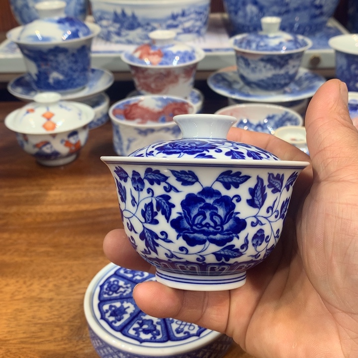 柴窑青花缠枝牡丹盖碗