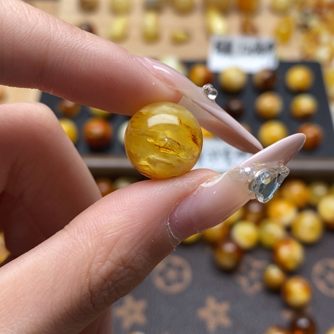 懂***官琥珀未镶嵌珠宝奇石蜜蜡
