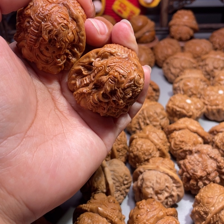 q*u核桃雕刻的赵公明