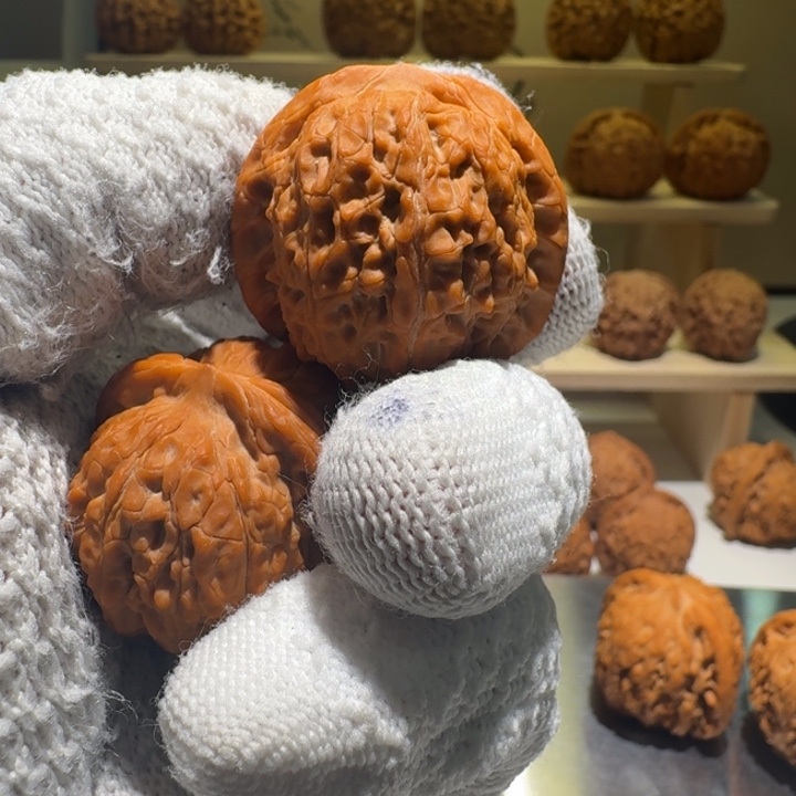 创***杰文玩核桃吊坠血麒麟