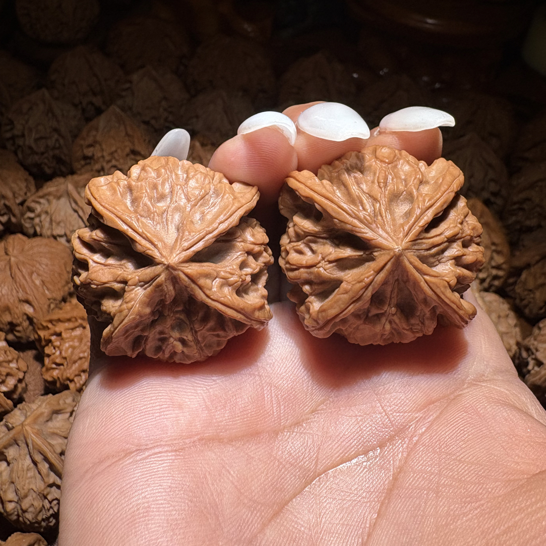 文玩核桃京都四棱手把件