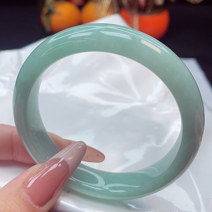 翡翠手镯未镶嵌53圈