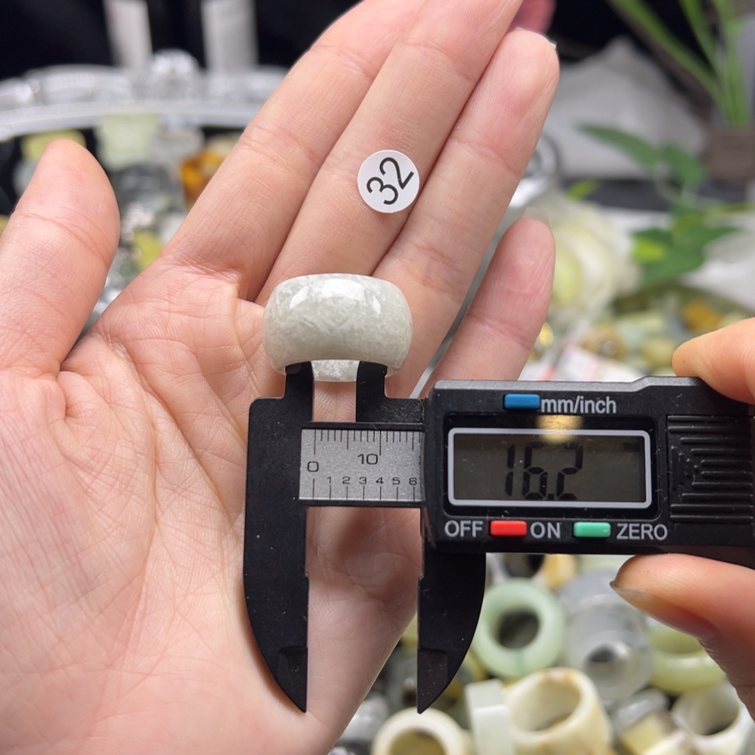 蛇纹石玉未镶嵌戒指