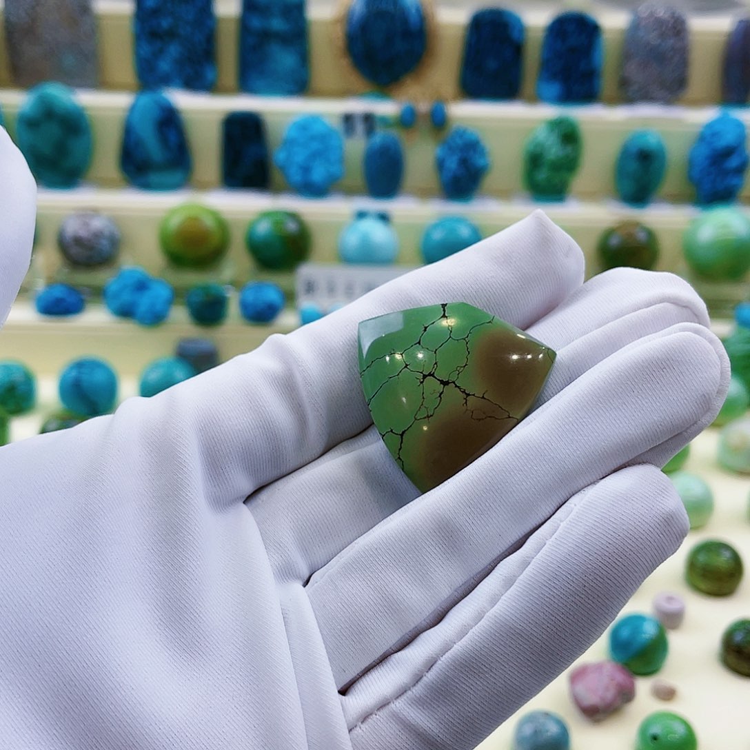 绿松石颈饰未镶嵌