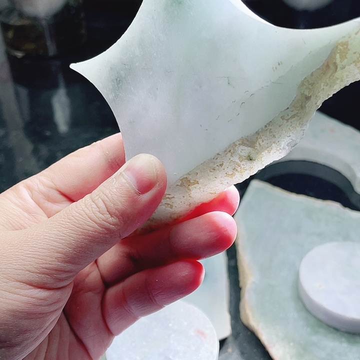 翡翠未镶嵌颈饰毛料14