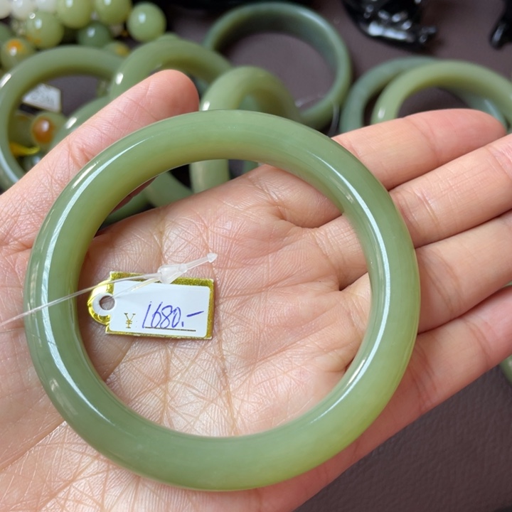 和田玉未镶嵌手串