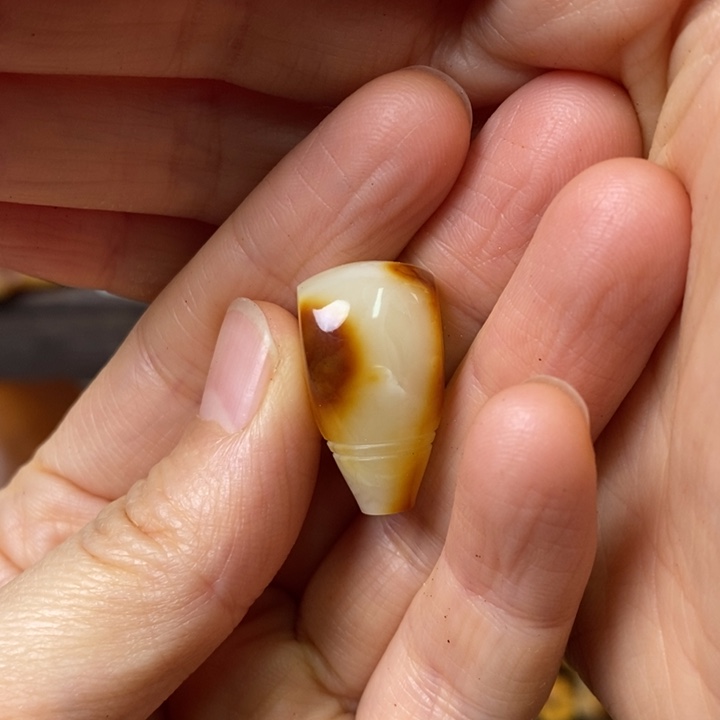 马***歪琥珀未镶嵌颈饰天然原矿假一赔十