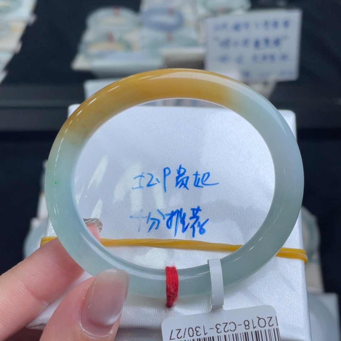 翡翠手镯未镶嵌翡翠
