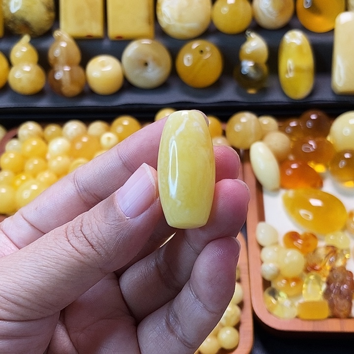 琥珀未镶嵌颈饰天然蜜蜡