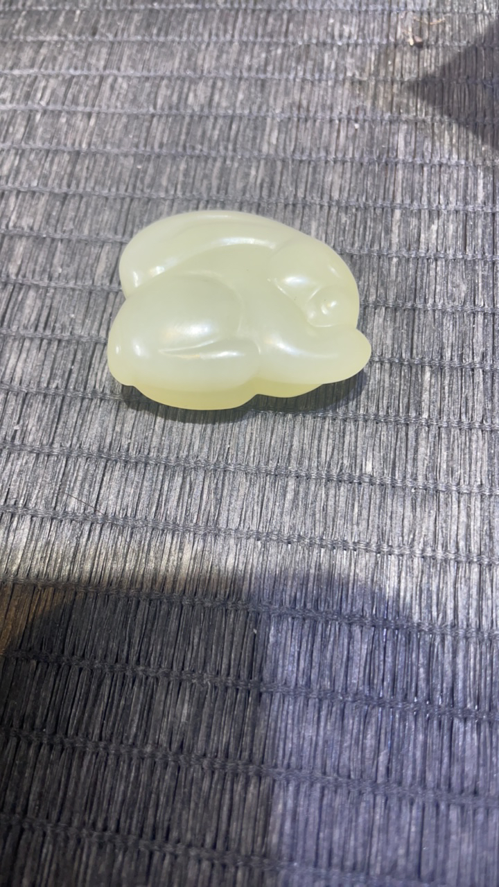 新疆和田玉且末玉兔