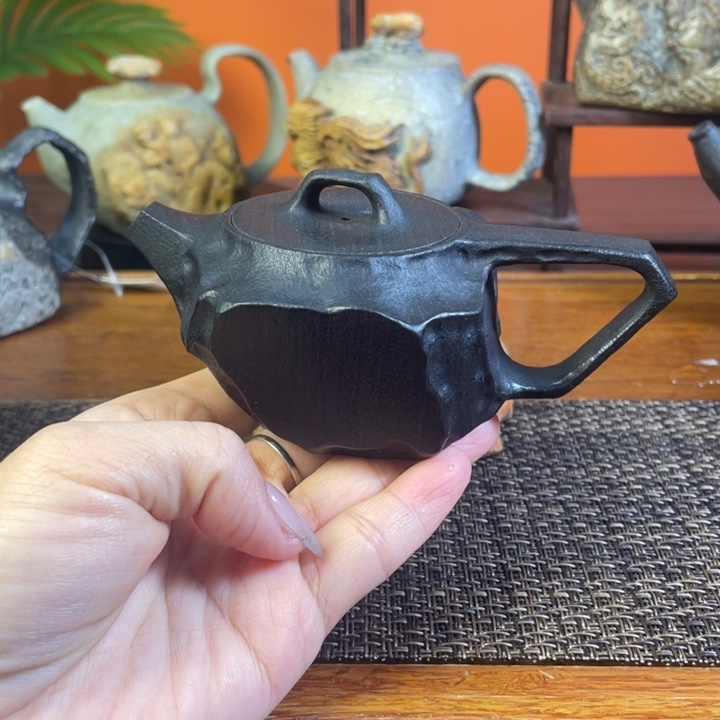 哦*豹冰碛岩手凿随型壶