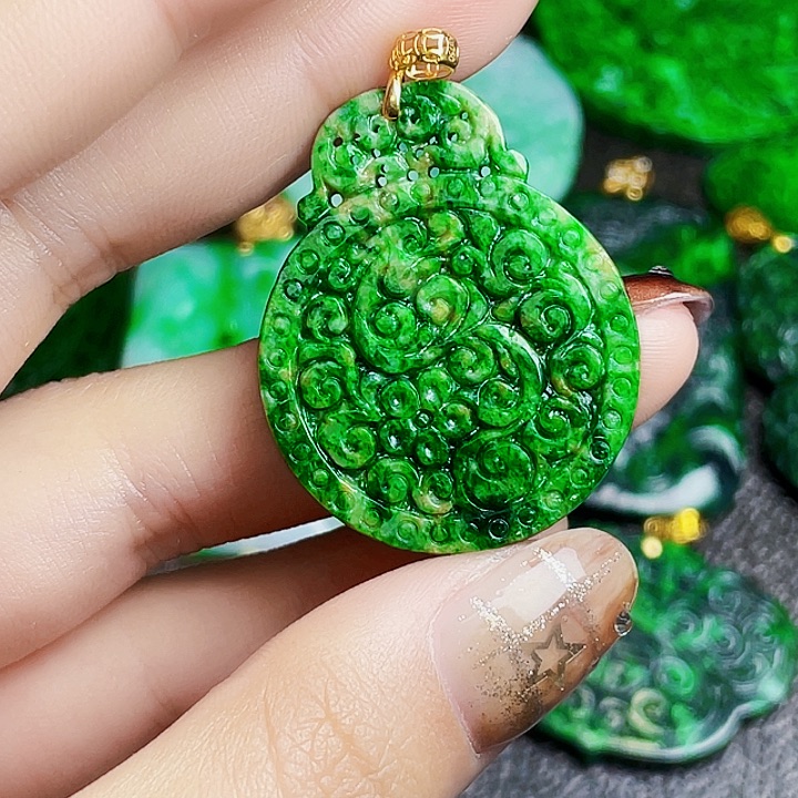 翡翠18K金镶嵌颈饰多样性