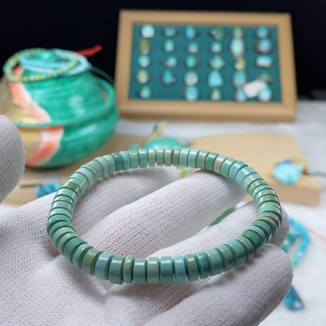 绿松石颈饰未镶嵌