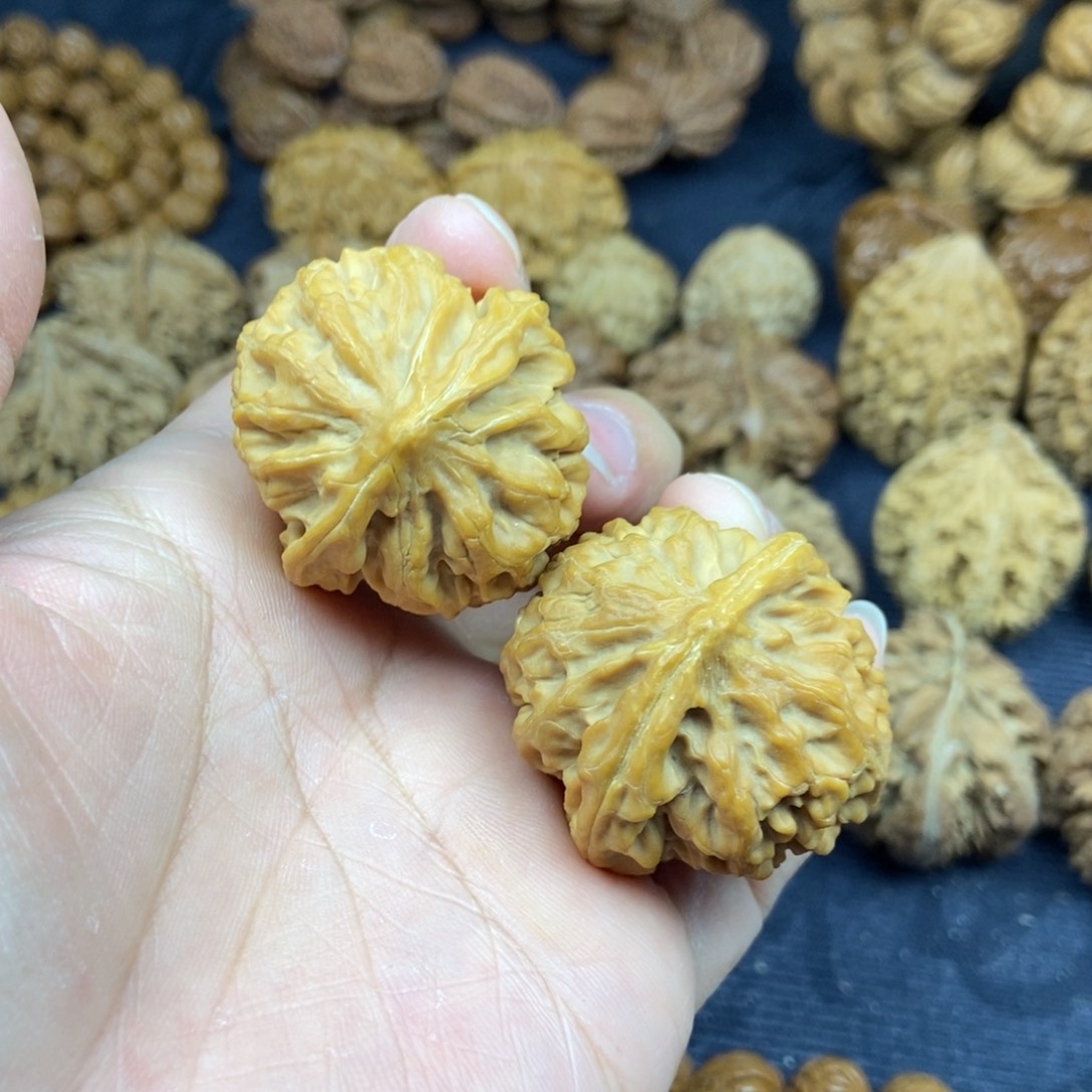 文玩核桃把件秦岭核桃苹果圆36