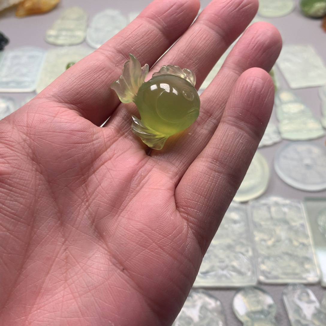 蛇纹石玉颈饰未镶嵌