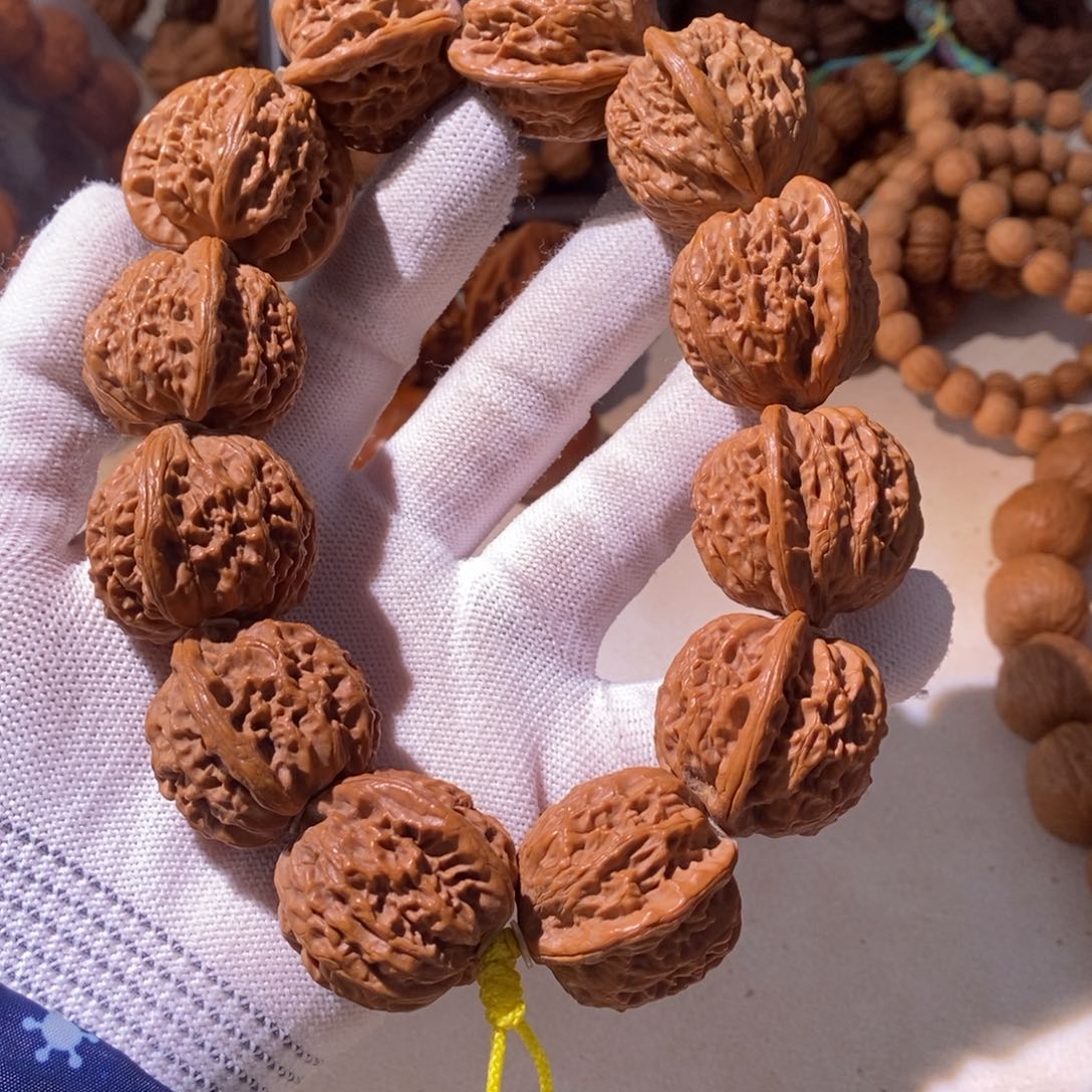 手串文玩核桃于*…………