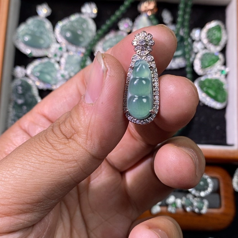 【闪购商品】翡翠颈饰未镶嵌天然