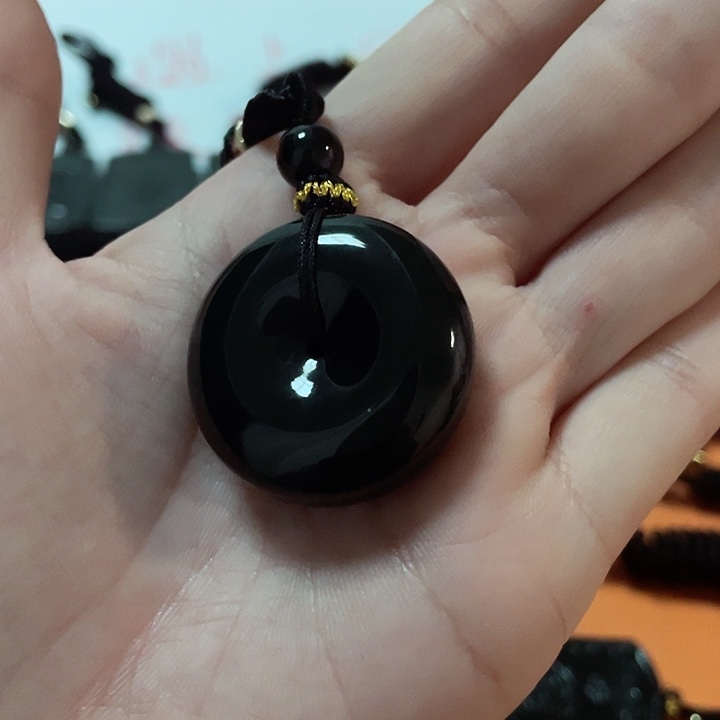 翡翠颈饰未镶嵌清**士