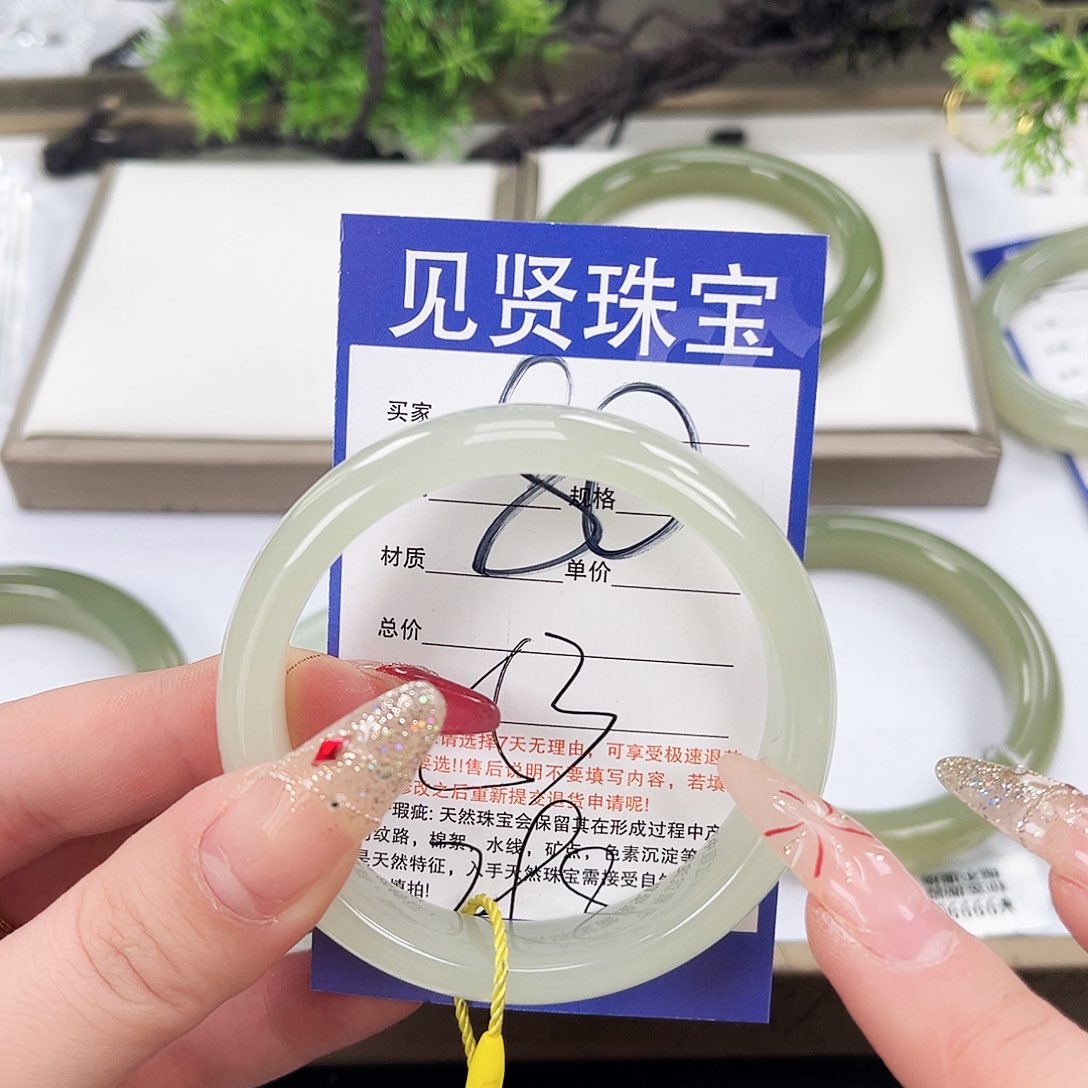 和田玉手镯未镶嵌