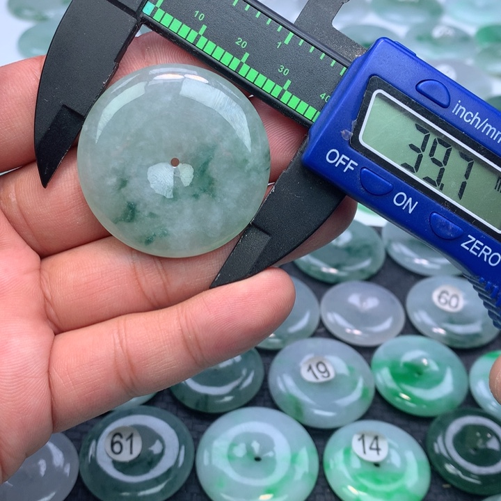 翡翠颈饰未镶嵌缅甸天然A货翡翠