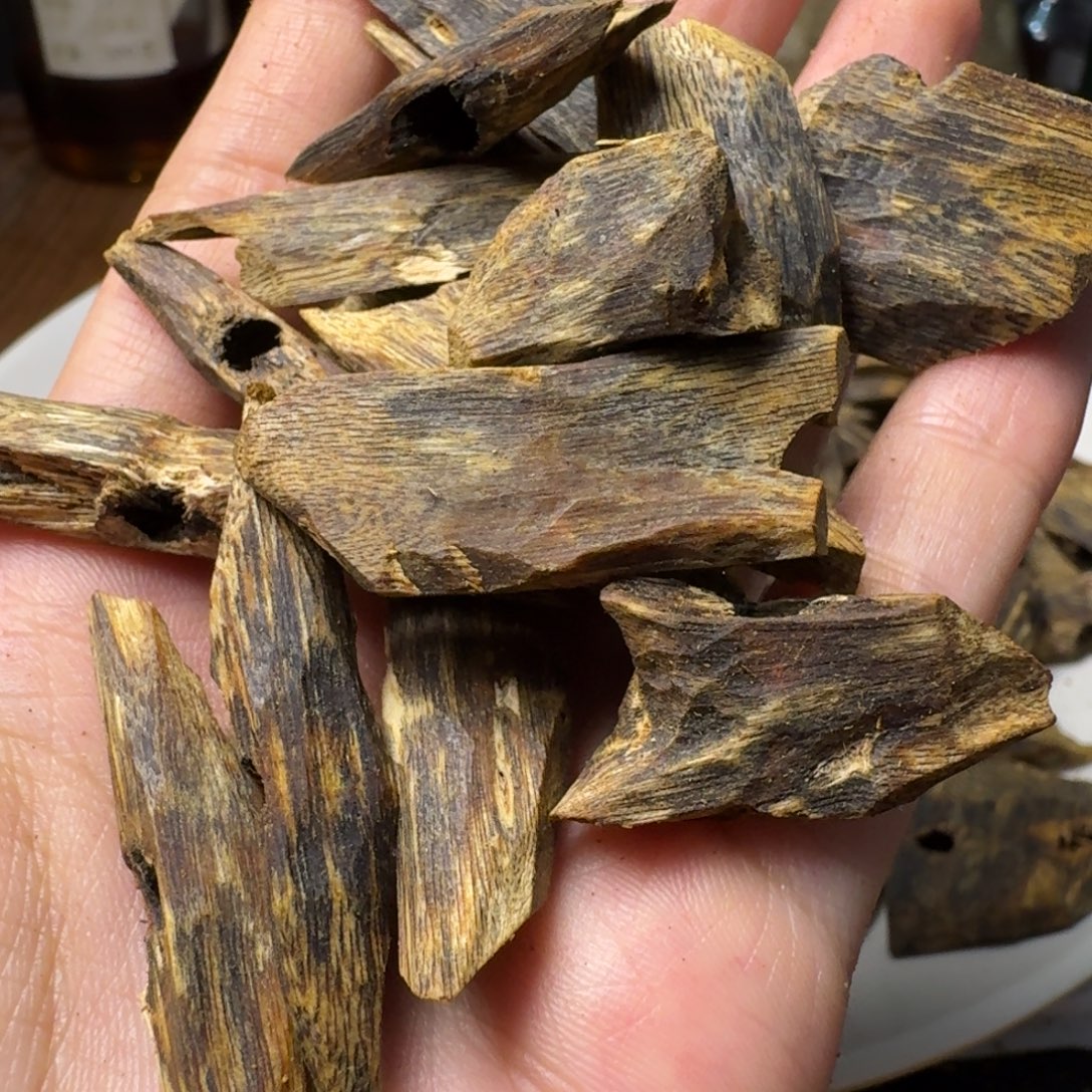 沉香沉香碎屑老白棋乌身圆叶高油淳化块料50g