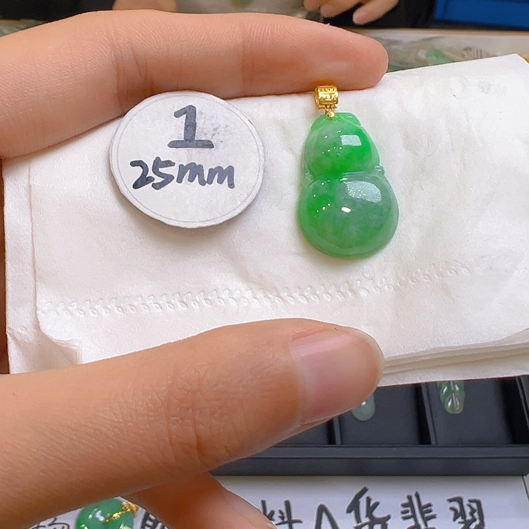 翡翠颈饰18K金镶嵌翡翠