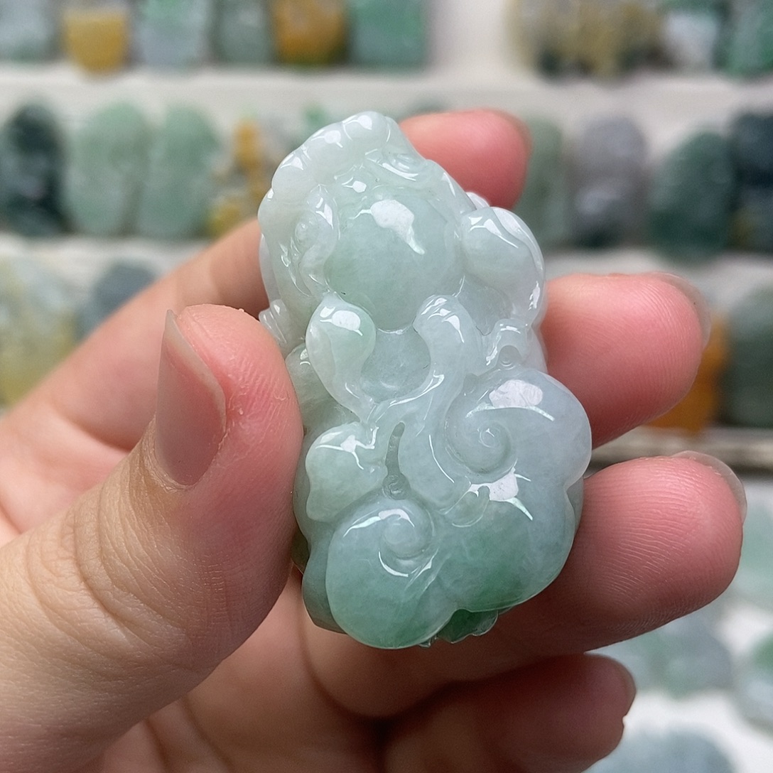 翡翠未镶嵌吊坠(赠链)