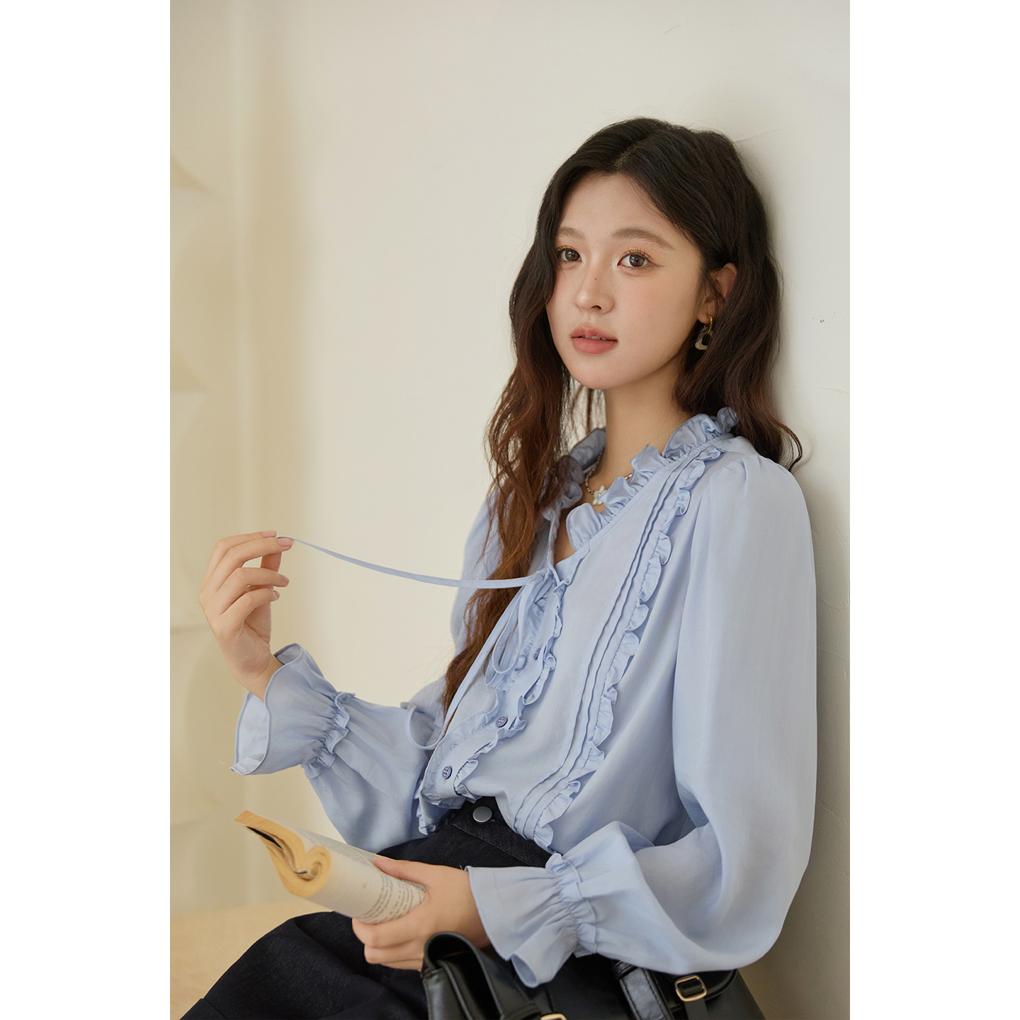 【绿子粉丝专享】谜秀法式衬衫木耳边长袖系带小衫上衣MXE45X2484