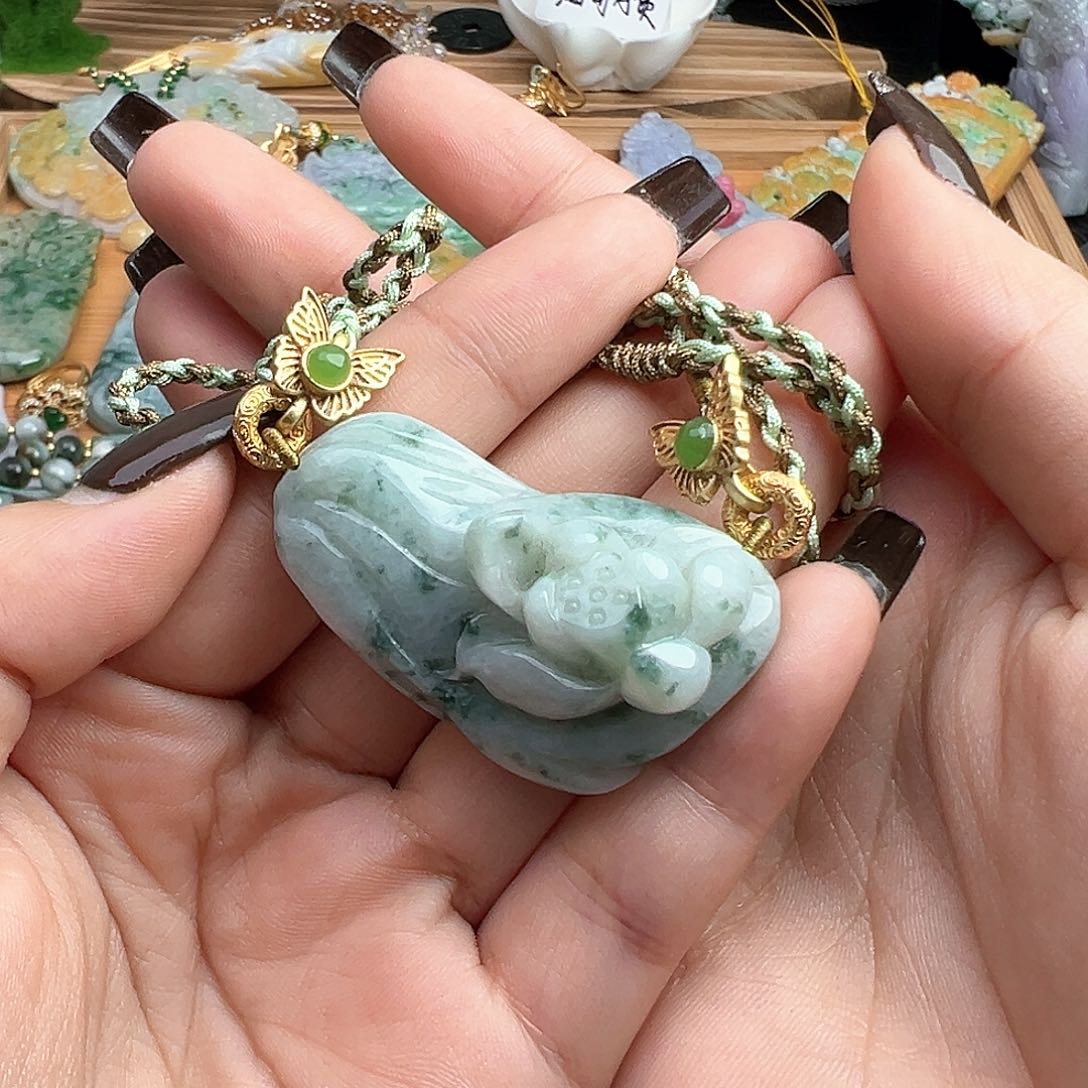 翡翠吊坠(赠链)未镶嵌吊坠42