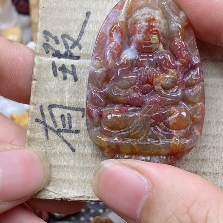 颈饰未镶嵌硅化珊瑚（珊瑚玉）唐***子