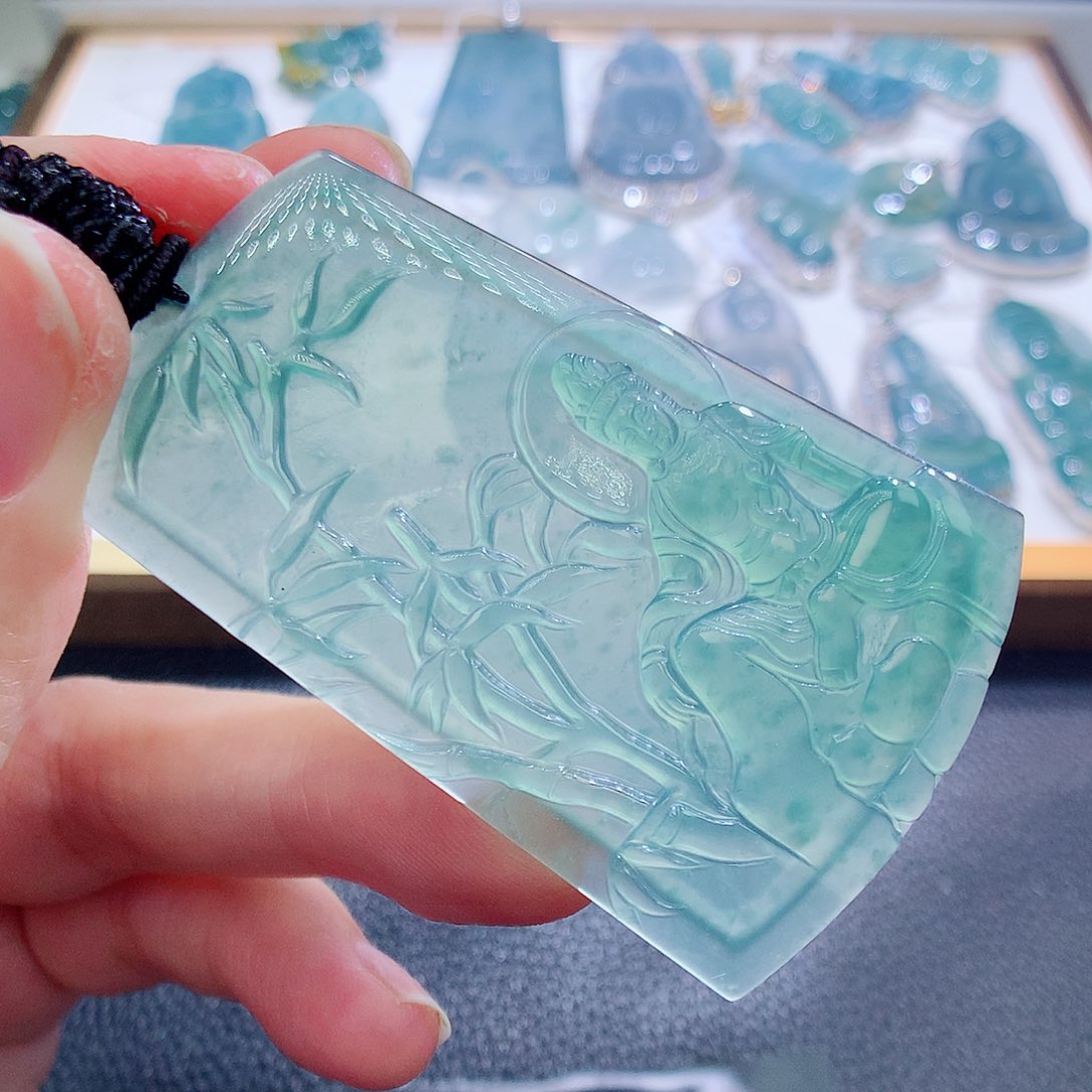 翡翠颈饰未镶嵌翡翠