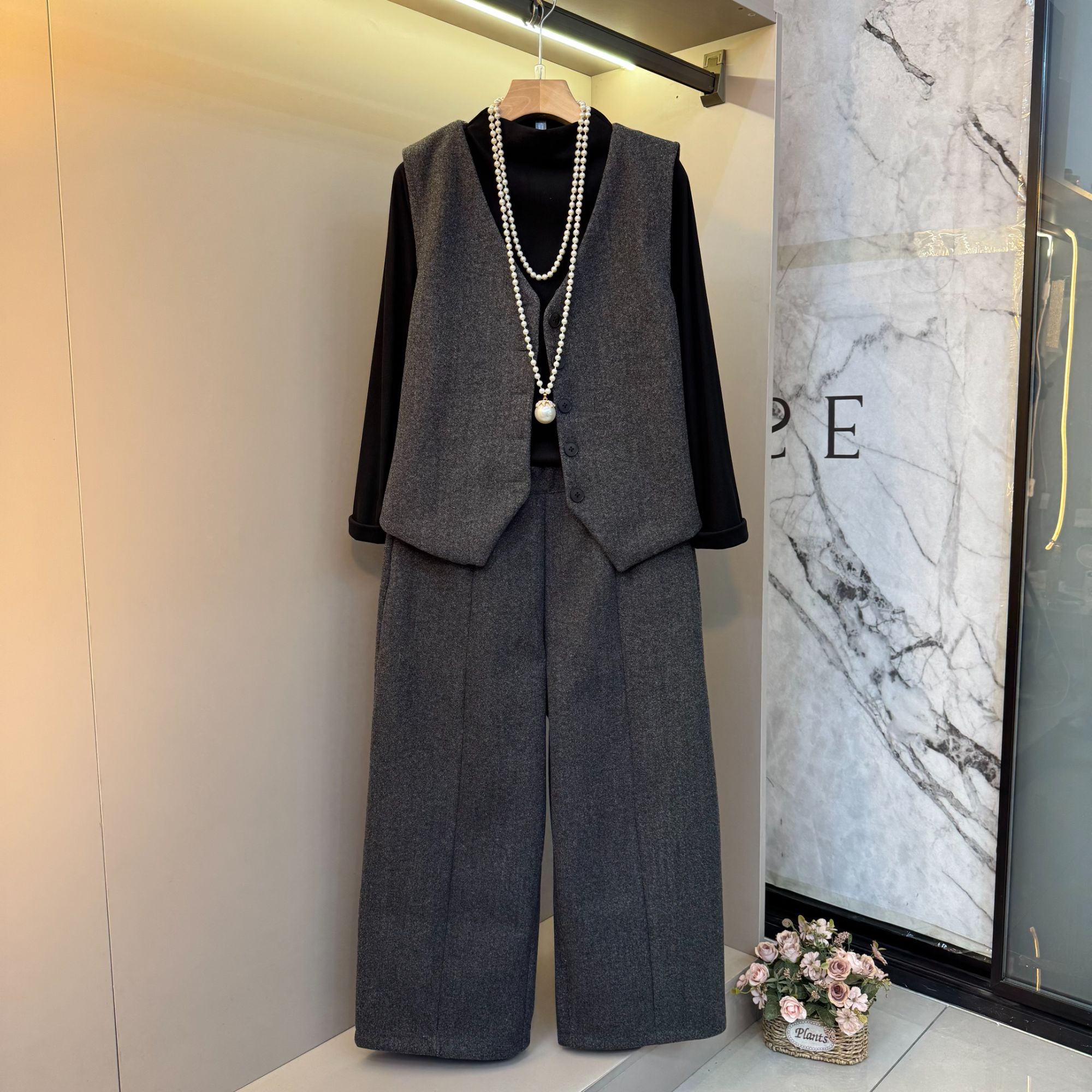 大码女装时尚欧货洋气气质高品质打底衫马甲裤子三件套套装2532