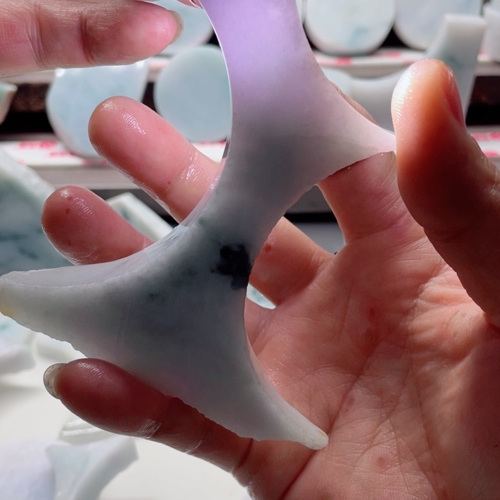 翡翠未镶嵌颈饰翡翠片料