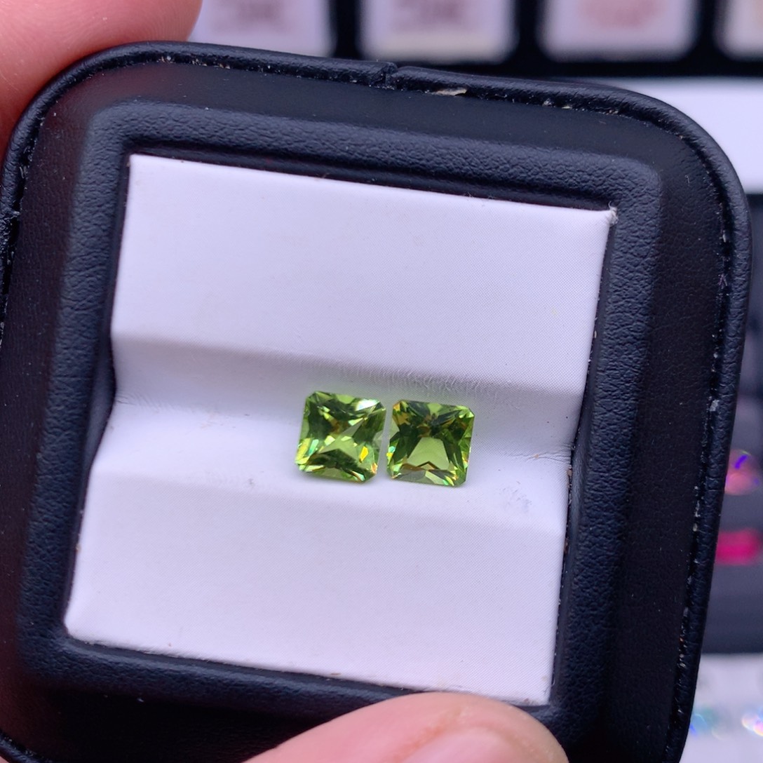 方6雷迪恩2颗橄榄石未镶嵌