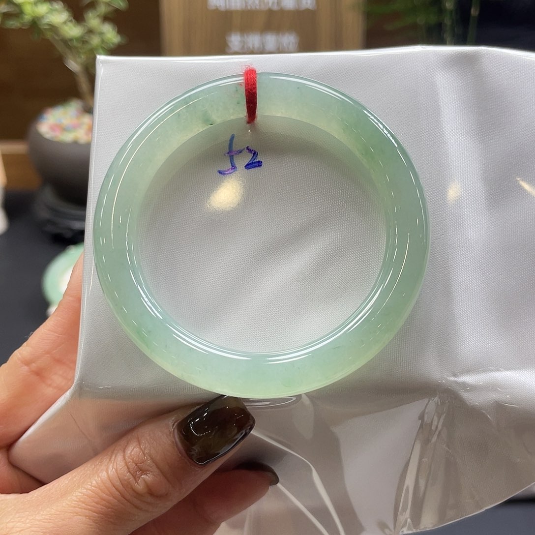 翡翠未镶嵌手镯40 号