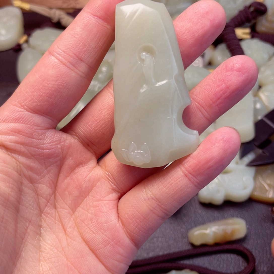 和田玉颈饰未镶嵌