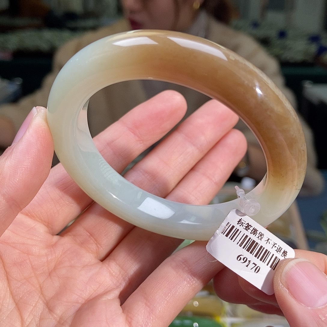 和田玉手镯未镶嵌微瑕55