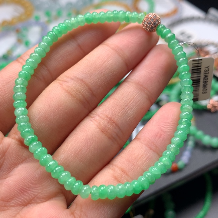 翡翠手镯未镶嵌卡