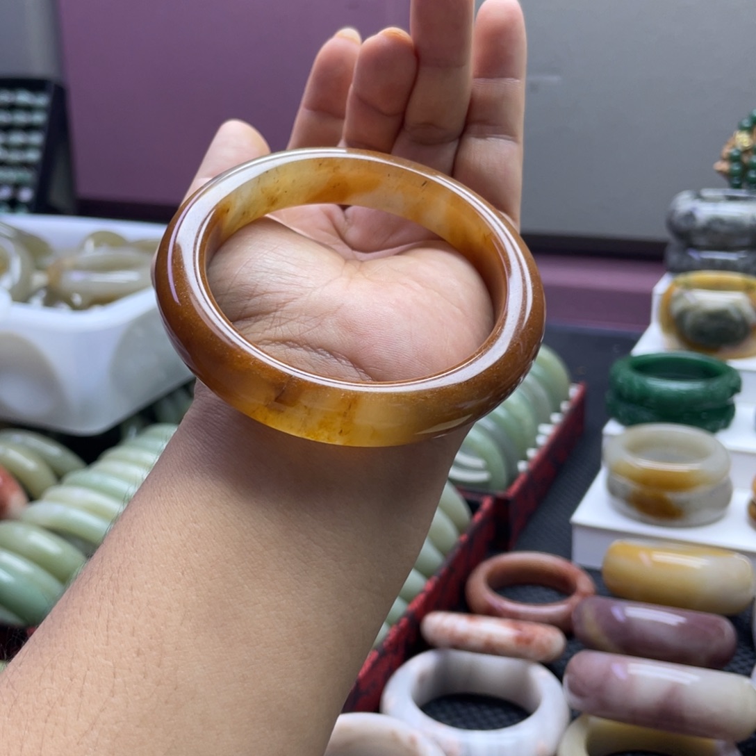 未镶嵌手镯石英质玉